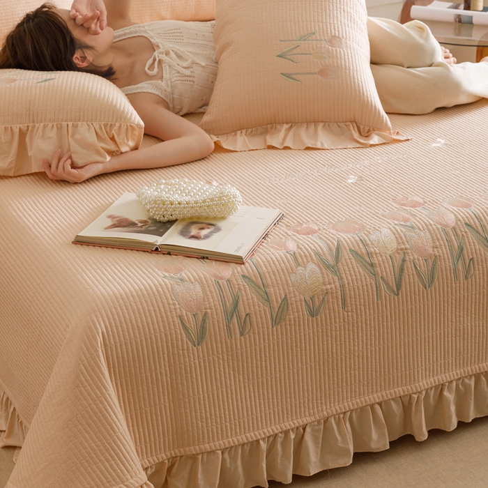 91家纺网 家纺一手货源 找家纺 卡姿家纺 2025秋冬床盖三件套刺绣款-柚夏花朵 柚夏花朵-米杏