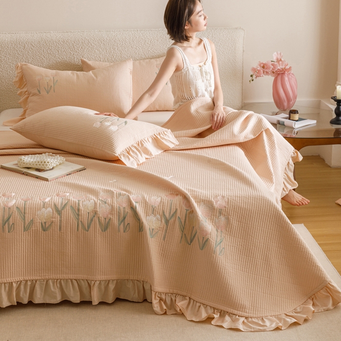 91家纺网 家纺一手货源 找家纺 卡姿家纺 2025秋冬床盖三件套刺绣款-柚夏花朵 柚夏花朵-米杏