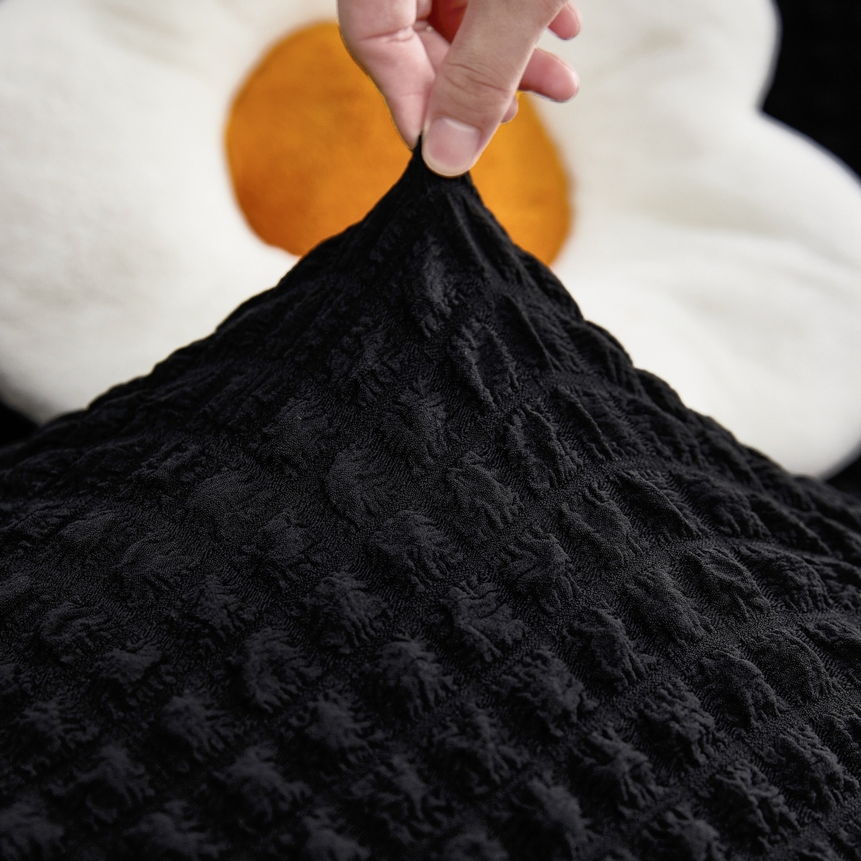 91家纺网 家纺一手货源 找家纺 布兰鸟【沙发套】 2025新款泡泡沙发套四人位【英文裙摆款】 单色黑