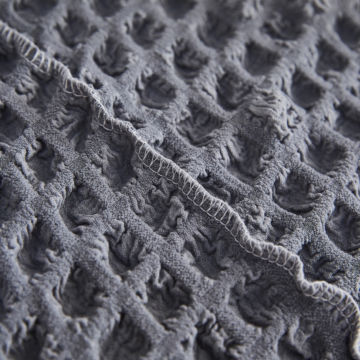 91家纺网 家纺一手货源 找家纺 布兰鸟【沙发套】 2025新款泡泡沙发套组合L型【英文裙摆款】 单色中灰