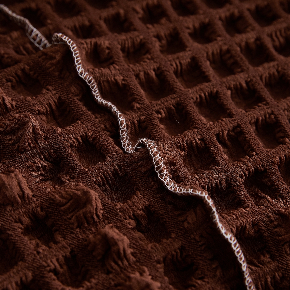 91家纺网 家纺一手货源 找家纺 布兰鸟【沙发套】 2025新款泡泡沙发套组合L型【英文裙摆款】 单色中咖