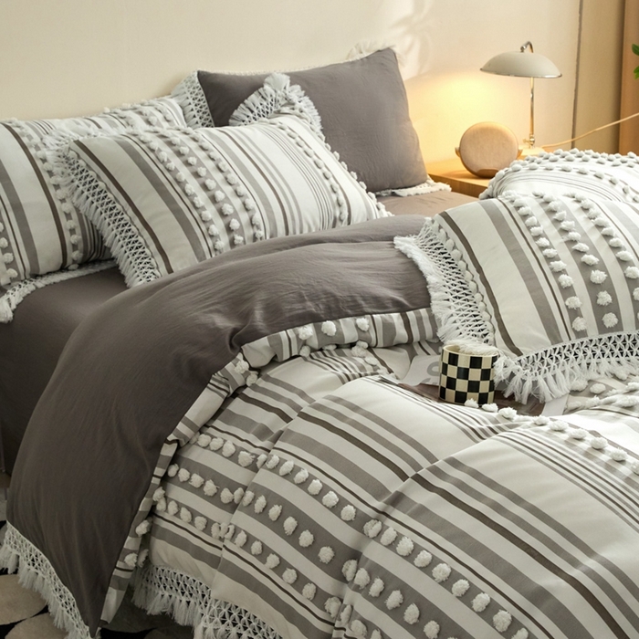 91家纺网 家纺一手货源 找家纺 缘生活  2025新款长年供货四季通用高端大气阳离子球球+流苏四件套 阳离子球球+流苏灰色