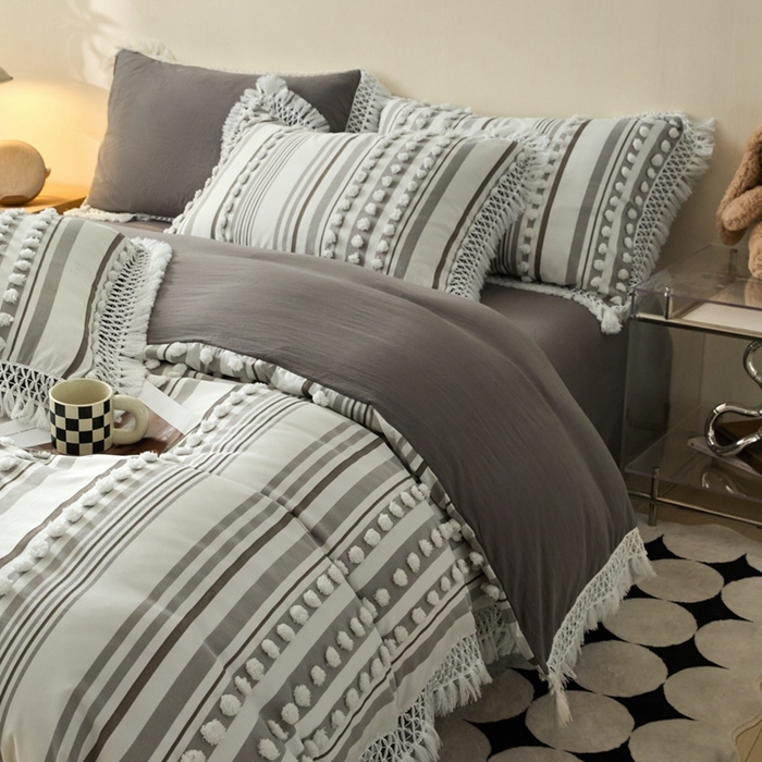 91家纺网 家纺一手货源 找家纺 缘生活  2025新款长年供货四季通用高端大气阳离子球球+流苏四件套 阳离子球球+流苏灰色