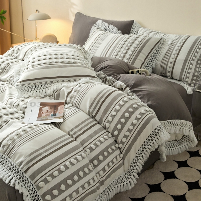 91家纺网 家纺一手货源 找家纺 缘生活  2025新款长年供货四季通用高端大气阳离子球球+流苏四件套 阳离子球球+流苏灰色