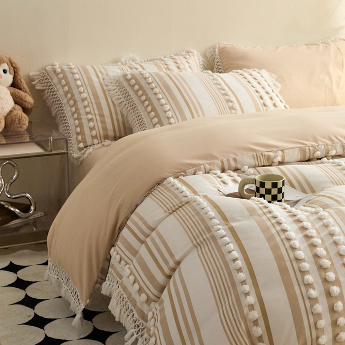 91家纺网 家纺一手货源 找家纺 缘生活  2025新款长年供货四季通用高端大气阳离子球球+流苏四件套 阳离子球球+流苏卡其