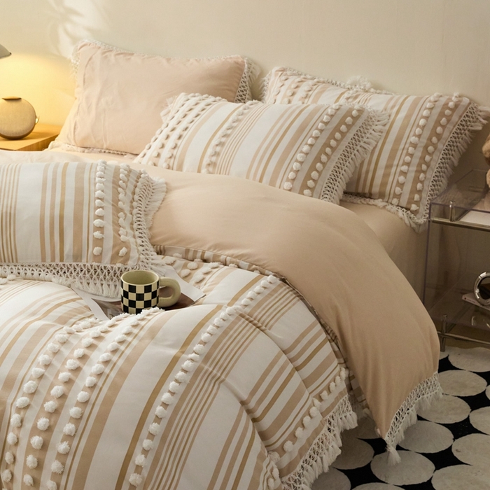 91家纺网 家纺一手货源 找家纺 缘生活  2025新款长年供货四季通用高端大气阳离子球球+流苏四件套 阳离子球球+流苏卡其