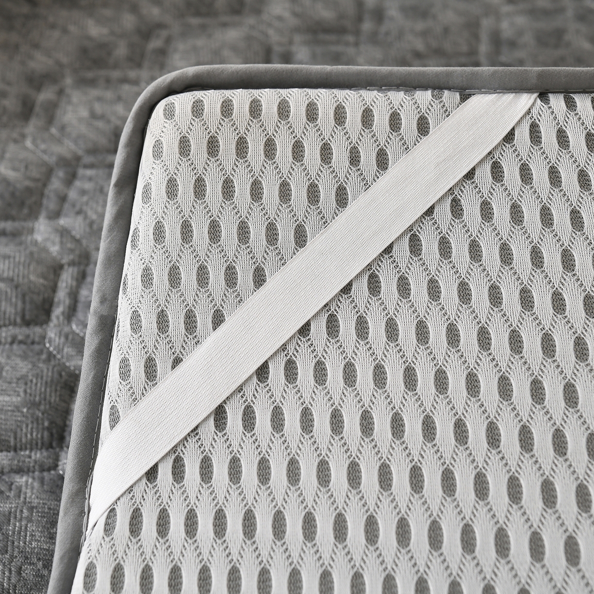 91家纺网 家纺一手货源 找家纺 圣之寐  2025新款学生床垫 灰色