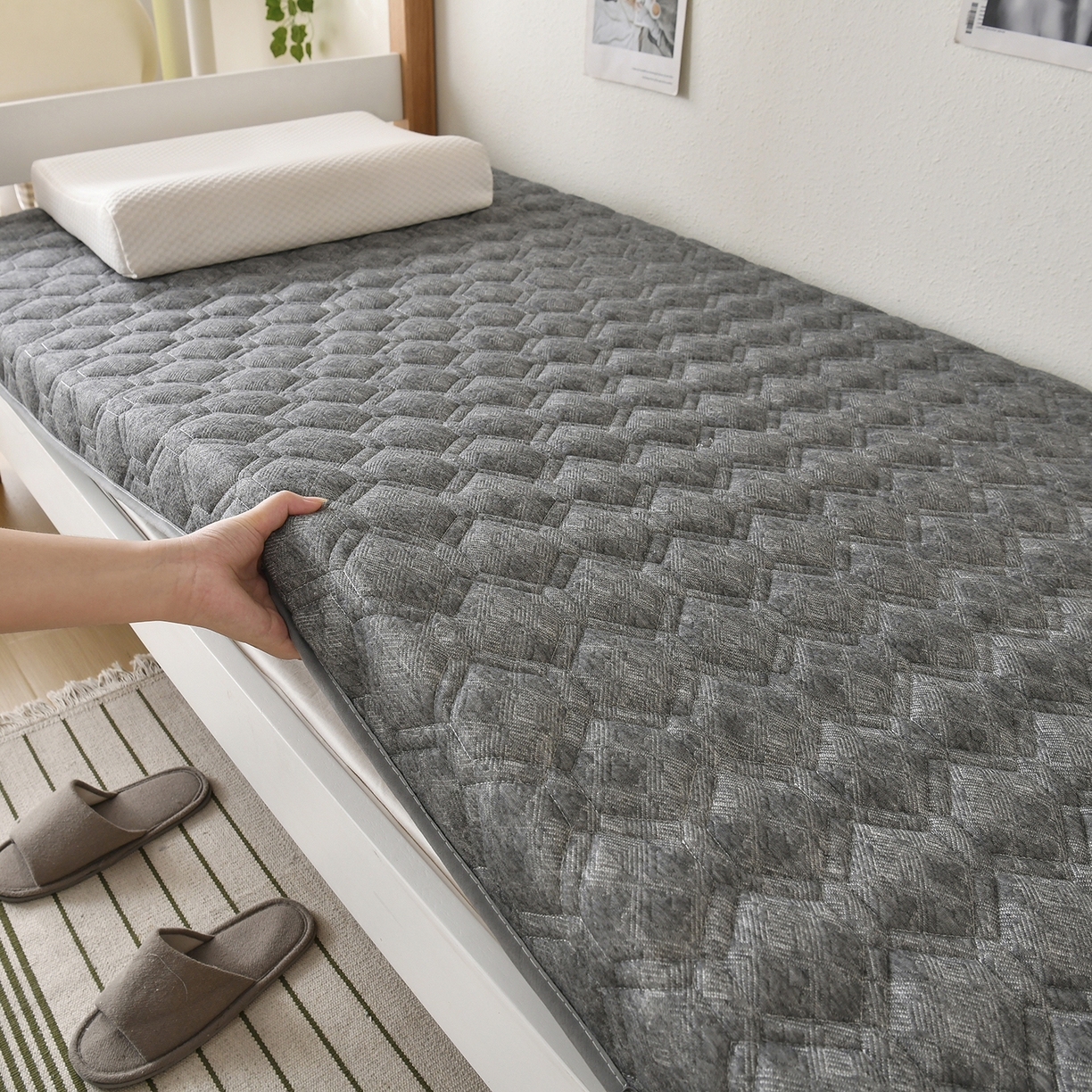 91家纺网 家纺一手货源 找家纺 圣之寐  2025新款学生床垫 灰色