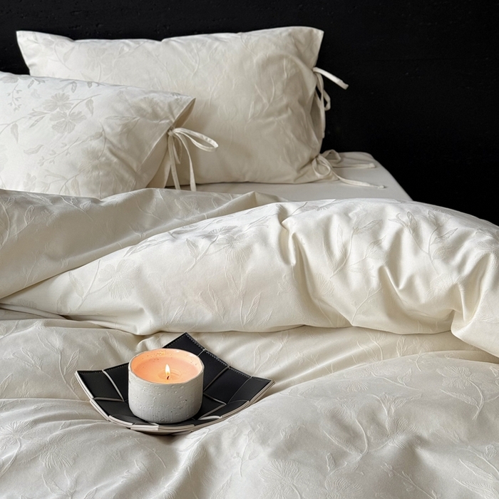 91家纺网 家纺一手货源 找家纺 鹿班家居 2025年秋冬款云感超柔厚织提花浮雕系列——林间絮语 白色