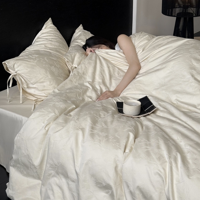 91家纺网 家纺一手货源 找家纺 鹿班家居 2025年秋冬款云感超柔厚织提花浮雕系列——林间絮语 白色