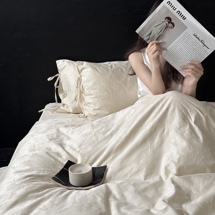 91家纺网 家纺一手货源 找家纺 鹿班家居 2025年秋冬款云感超柔厚织提花浮雕系列——林间絮语 白色