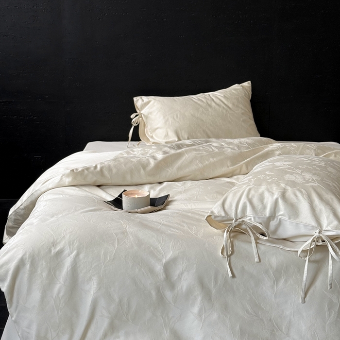 91家纺网 家纺一手货源 找家纺 鹿班家居 2025年秋冬款云感超柔厚织提花浮雕系列——林间絮语 白色