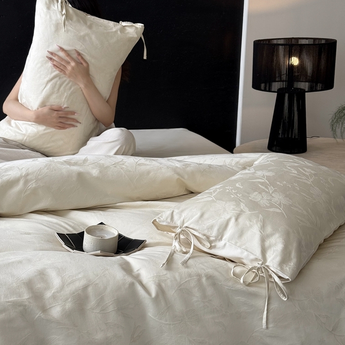 91家纺网 家纺一手货源 找家纺 鹿班家居 2025年秋冬款云感超柔厚织提花浮雕系列——林间絮语 白色