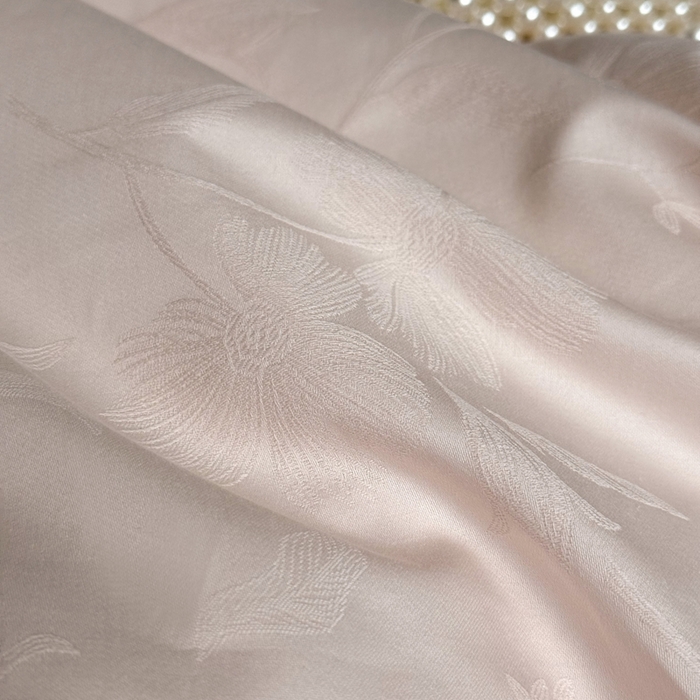 91家纺网 家纺一手货源 找家纺 鹿班家居 2025年秋冬款云感超柔厚织提花浮雕系列——林间絮语 粉色