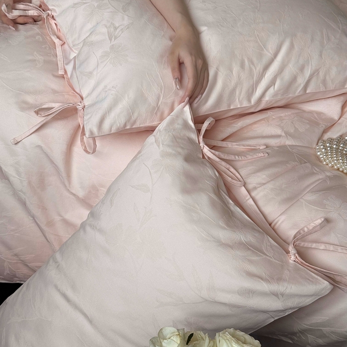 91家纺网 家纺一手货源 找家纺 鹿班家居 2025年秋冬款云感超柔厚织提花浮雕系列——林间絮语 粉色