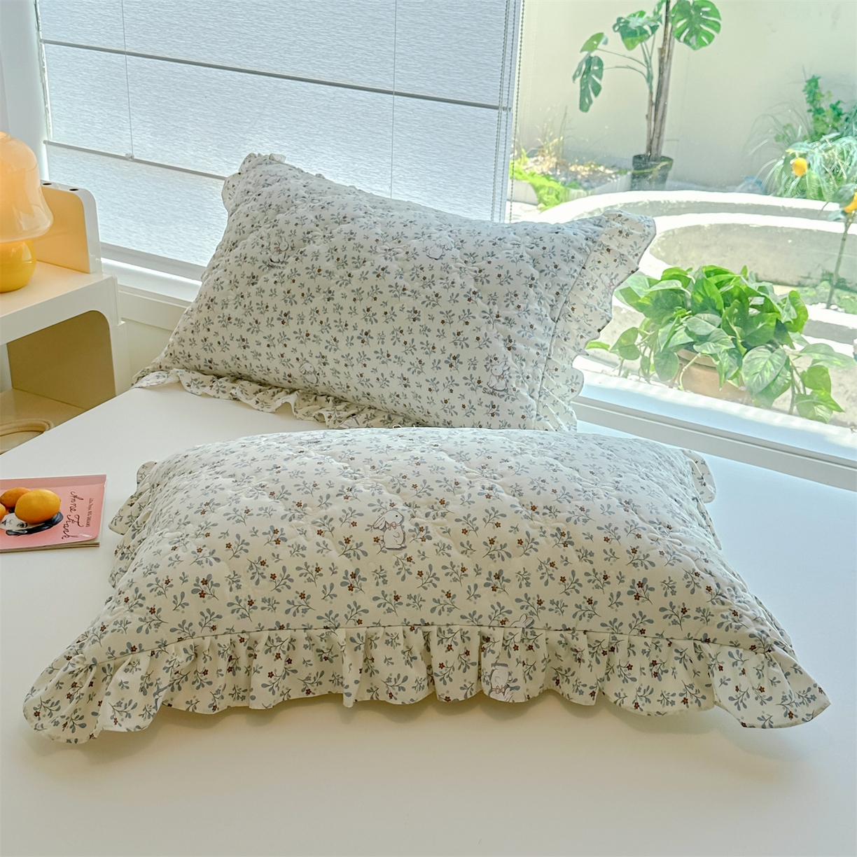 91家纺网 家纺一手货源 找家纺 忘忧草 2025新款亲肤水洗棉花边单枕套 枕套单件 丛林觅兔