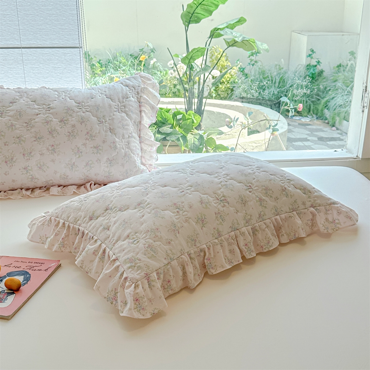 91家纺网 家纺一手货源 找家纺 忘忧草 2025新款亲肤水洗棉花边单枕套 枕套单件 畅想花海