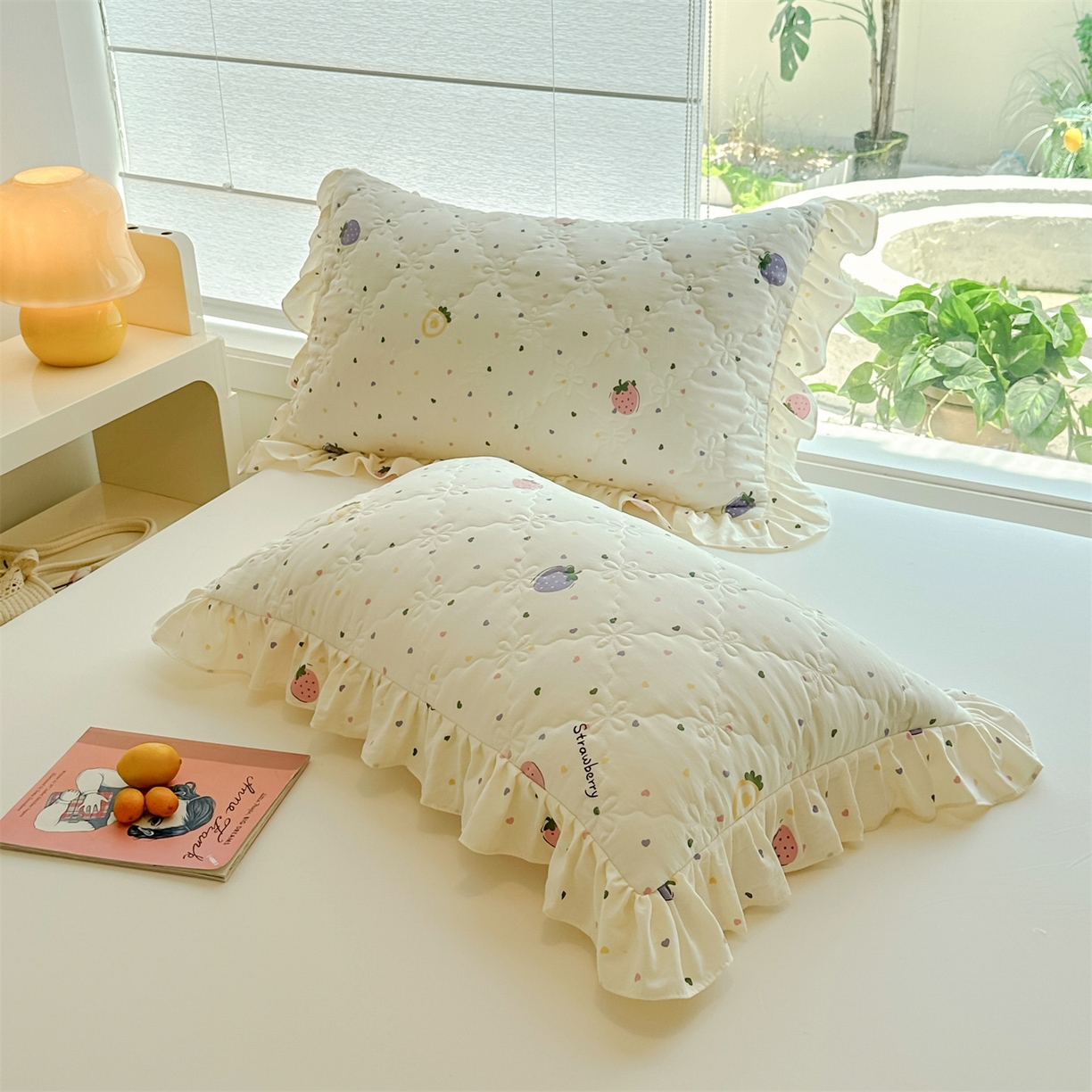 91家纺网 家纺一手货源 找家纺 忘忧草 2025新款亲肤水洗棉花边单枕套 枕套单件 甜蜜草莓