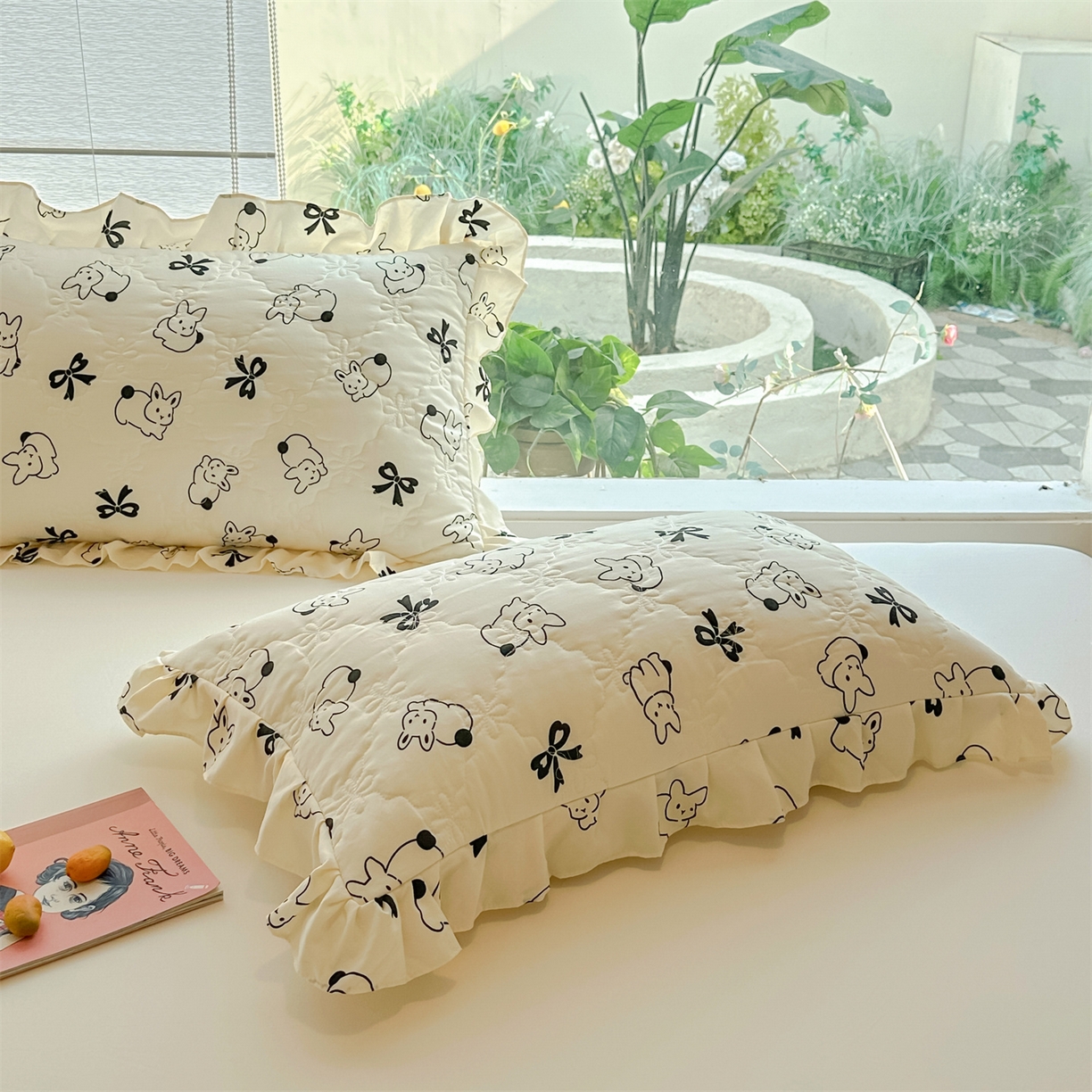 91家纺网 家纺一手货源 找家纺 忘忧草 2025新款亲肤水洗棉花边单枕套 枕套单件 心动兔兔