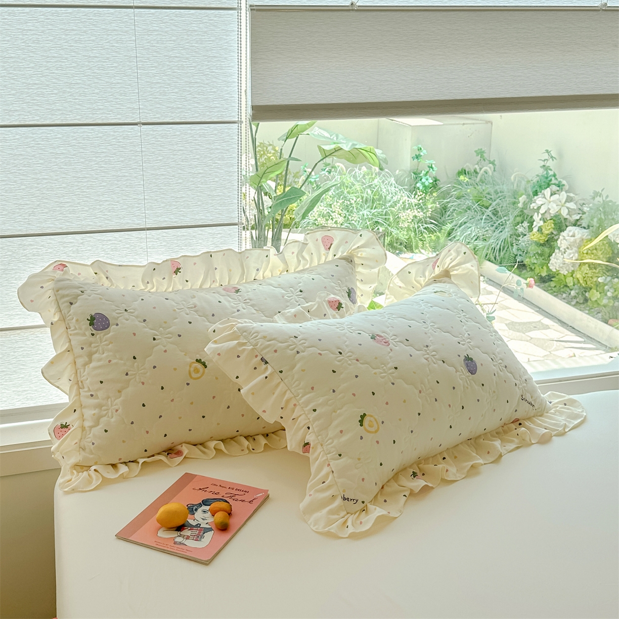 91家纺网 家纺一手货源 找家纺 忘忧草 2025新款亲肤水洗棉花边单枕套 枕套单件 甜蜜草莓