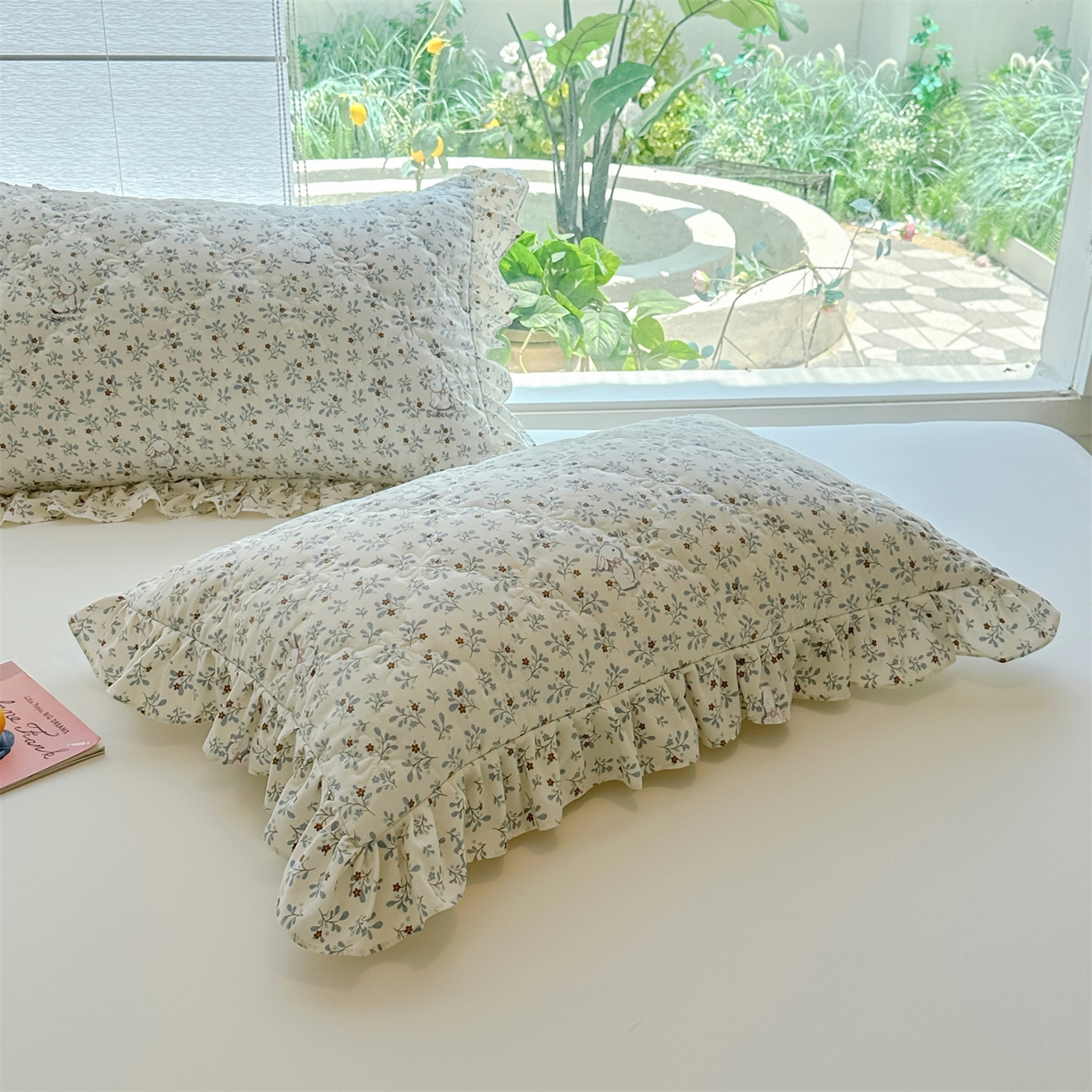 91家纺网 家纺一手货源 找家纺 忘忧草 2025新款亲肤水洗棉花边单枕套 枕套单件 丛林觅兔