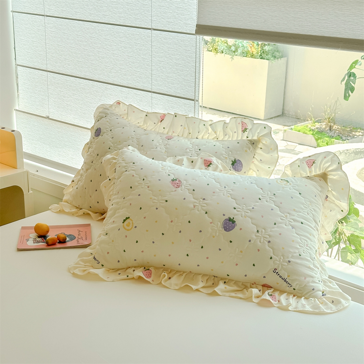 91家纺网 家纺一手货源 找家纺 忘忧草 2025新款亲肤水洗棉花边单枕套 枕套单件 甜蜜草莓