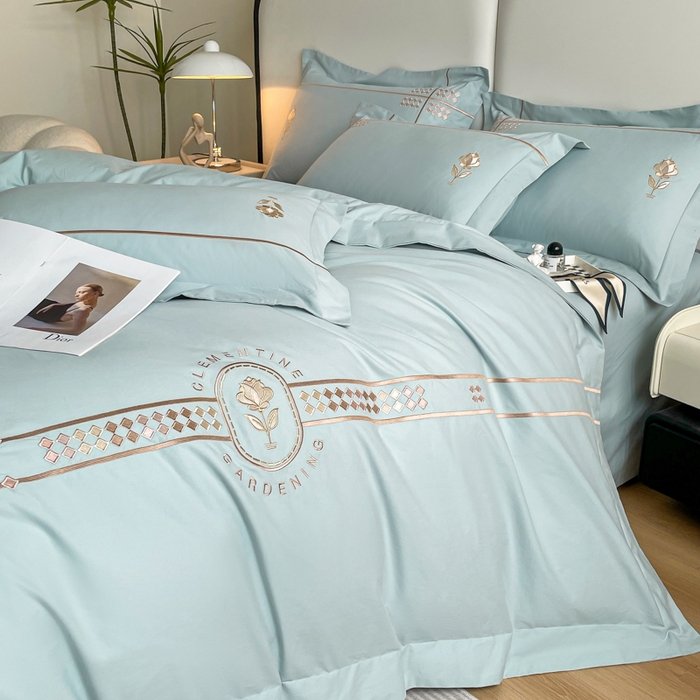 91家纺网 家纺一手货源 找家纺 桃园 2025新款A类长绒棉全棉纯棉不掉毛磨毛高端礼盒四件套-克里斯 克里斯-飘蓝