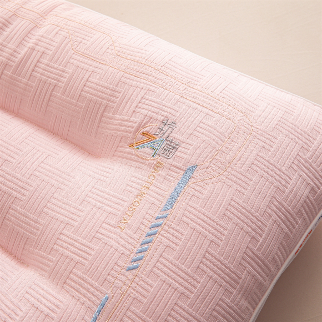 91家纺网 家纺一手货源 找家纺 麦肯锡 2025新款7A抗菌定型低枕 枕头枕芯 7A抗菌定型低枕-粉色 48x74cm/只