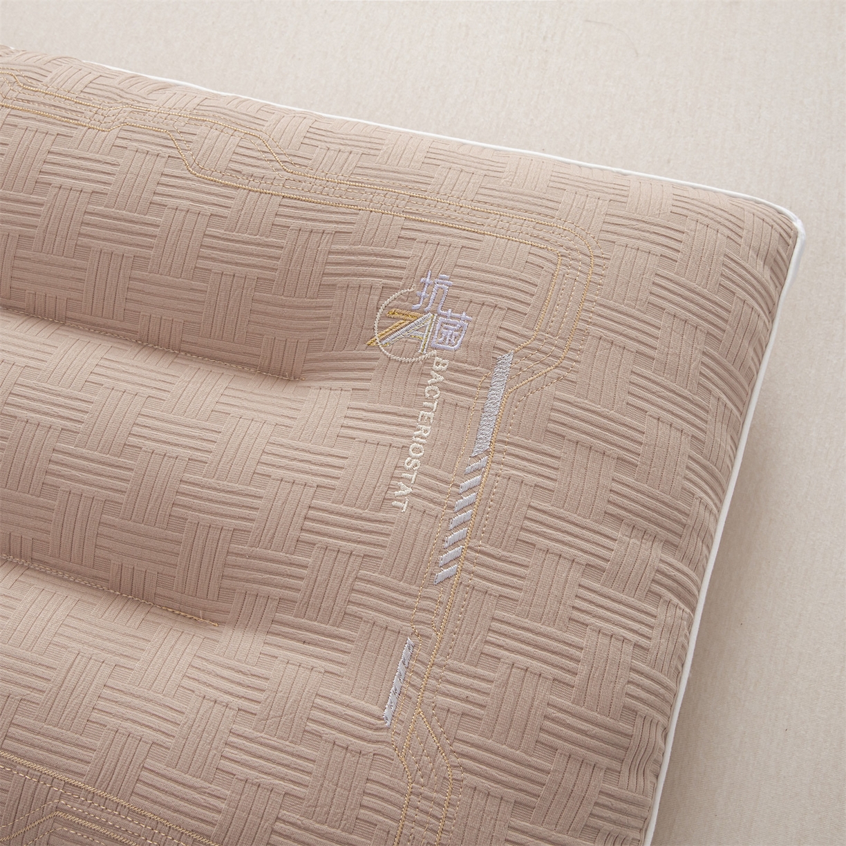 91家纺网 家纺一手货源 找家纺 麦肯锡 2025新款7A抗菌定型低枕 枕头枕芯 7A抗菌定型低枕-咖色 48x74cm/只