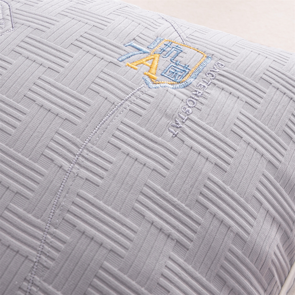 91家纺网 家纺一手货源 找家纺 麦肯锡 2025新款7A抗菌酒店羽丝绒高枕 枕头枕芯 7A抗菌酒店羽丝绒高枕-灰色 48x74cm/只