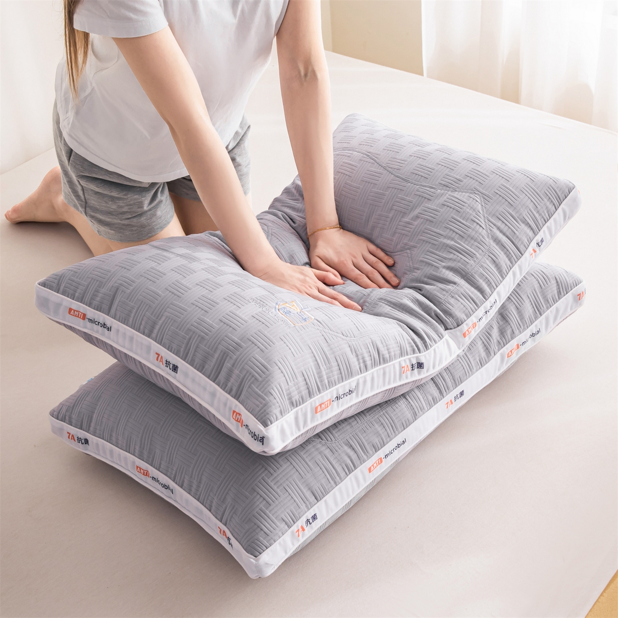 91家纺网 家纺一手货源 找家纺 麦肯锡 2025新款7A抗菌酒店羽丝绒高枕 枕头枕芯 7A抗菌酒店羽丝绒高枕-灰色 48x74cm/只