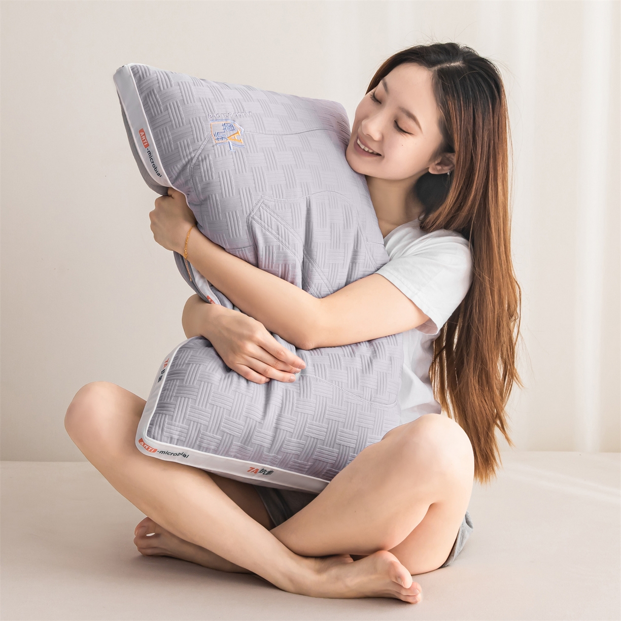 91家纺网 家纺一手货源 找家纺 麦肯锡 2025新款7A抗菌酒店羽丝绒高枕 枕头枕芯 7A抗菌酒店羽丝绒高枕-灰色 48x74cm/只