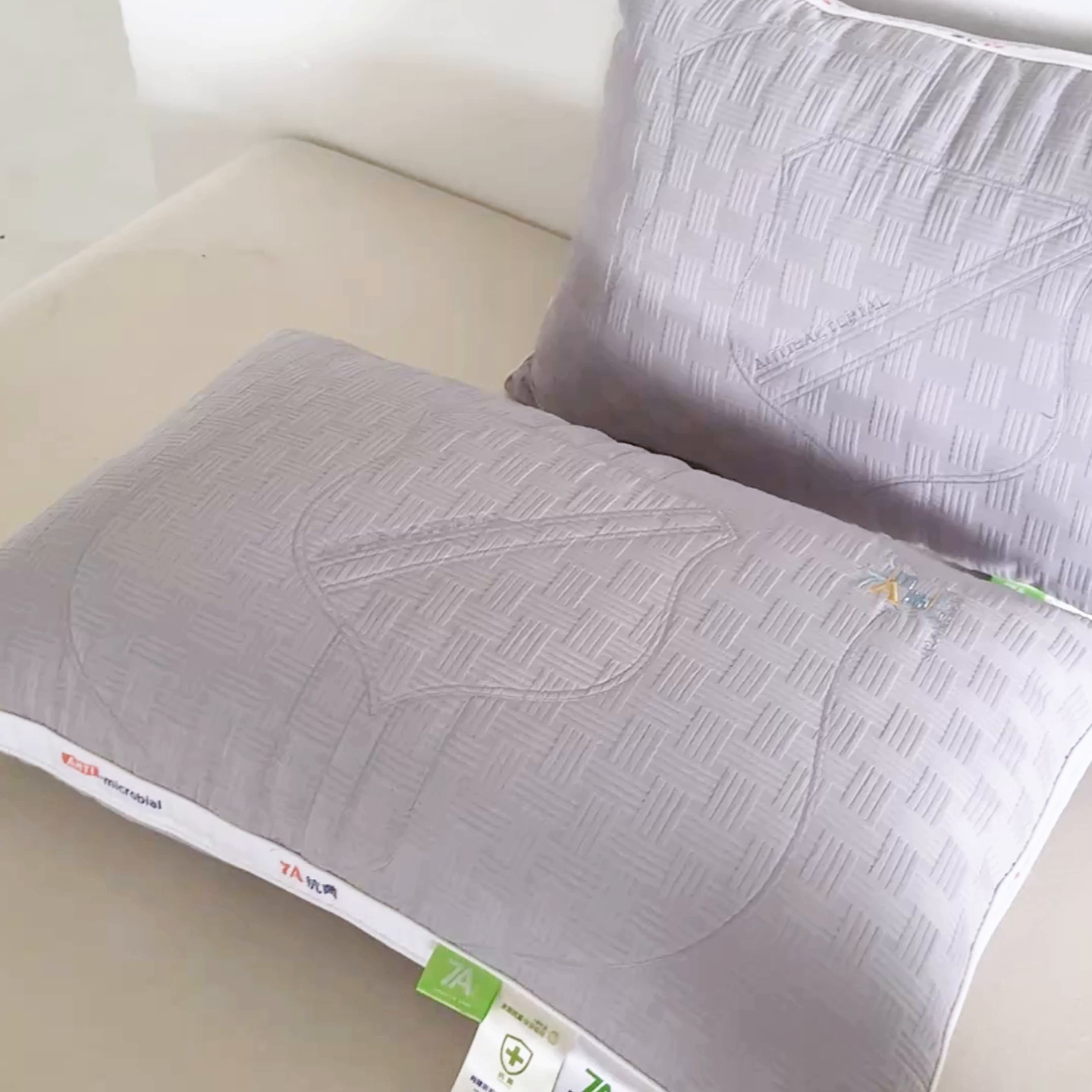 91家纺网 家纺一手货源 找家纺 麦肯锡 2025新款7A抗菌酒店羽丝绒高枕 枕头枕芯 7A抗菌酒店羽丝绒高枕-灰色 48x74cm/只