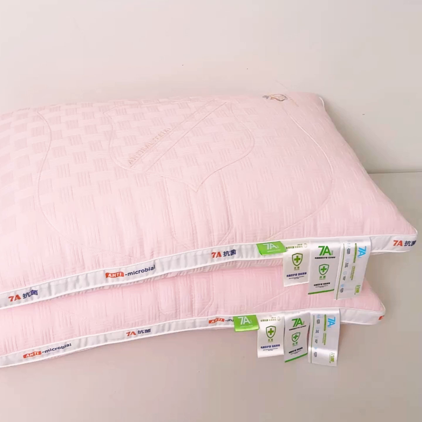 91家纺网 家纺一手货源 找家纺 麦肯锡 2025新款7A抗菌酒店羽丝绒高枕 枕头枕芯 7A抗菌酒店羽丝绒高枕-粉色 48x74cm/只