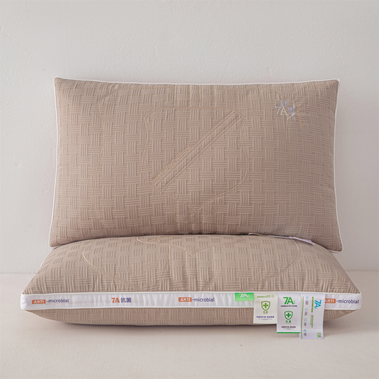 91家纺网 家纺一手货源 找家纺 麦肯锡 2025新款7A抗菌酒店羽丝绒高枕 枕头枕芯 7A抗菌酒店羽丝绒高枕-咖色 48x74cm/只