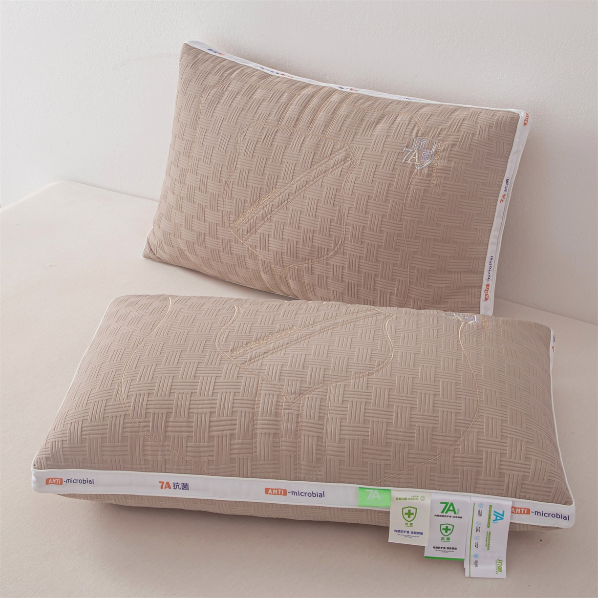 91家纺网 家纺一手货源 找家纺 麦肯锡 2025新款7A抗菌酒店羽丝绒高枕 枕头枕芯 7A抗菌酒店羽丝绒高枕-咖色 48x74cm/只