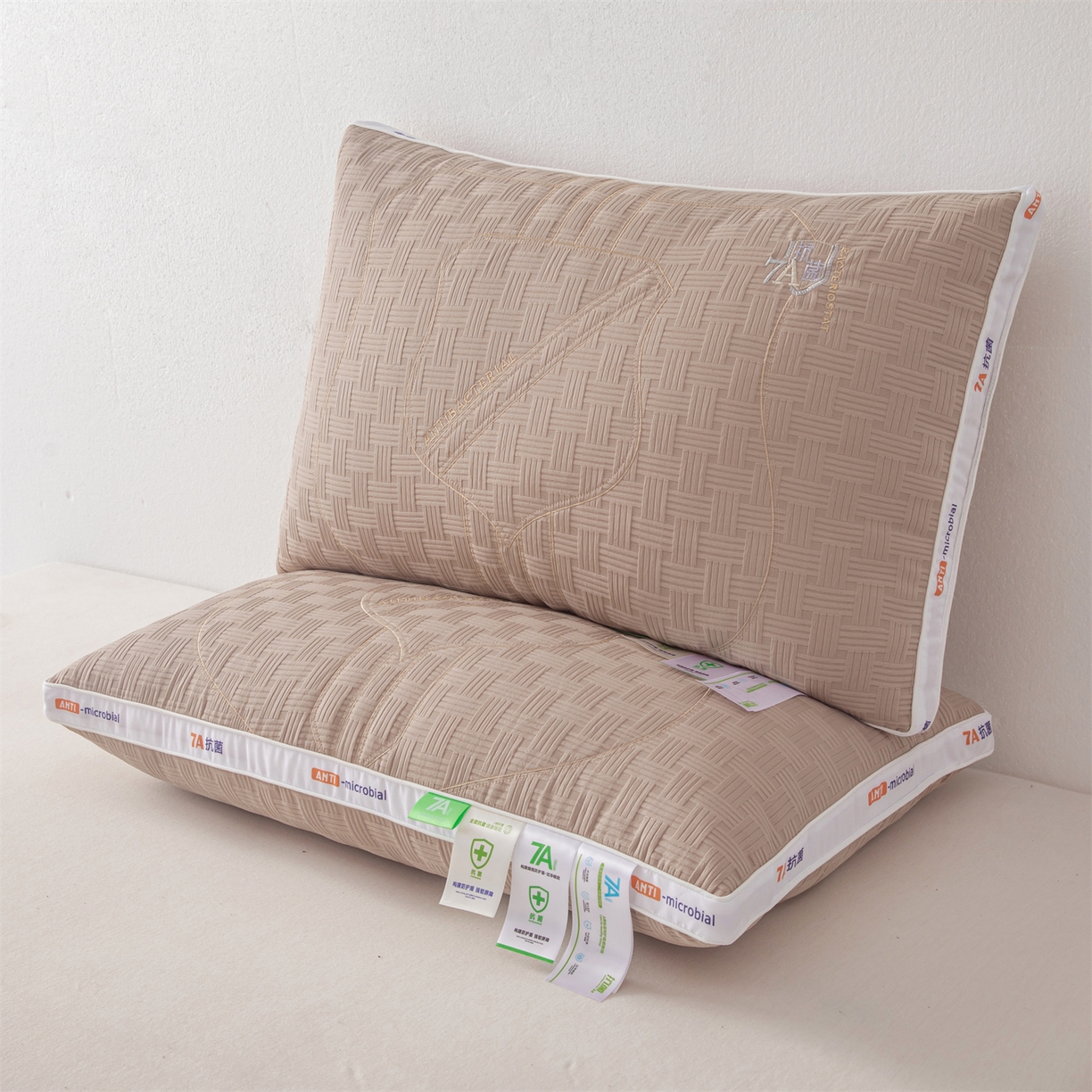 91家纺网 家纺一手货源 找家纺 麦肯锡 2025新款7A抗菌酒店羽丝绒高枕 枕头枕芯 7A抗菌酒店羽丝绒高枕-咖色 48x74cm/只