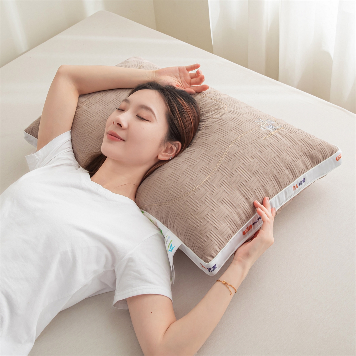 91家纺网 家纺一手货源 找家纺 麦肯锡 2025新款7A抗菌酒店羽丝绒高枕 枕头枕芯 7A抗菌酒店羽丝绒高枕-咖色 48x74cm/只