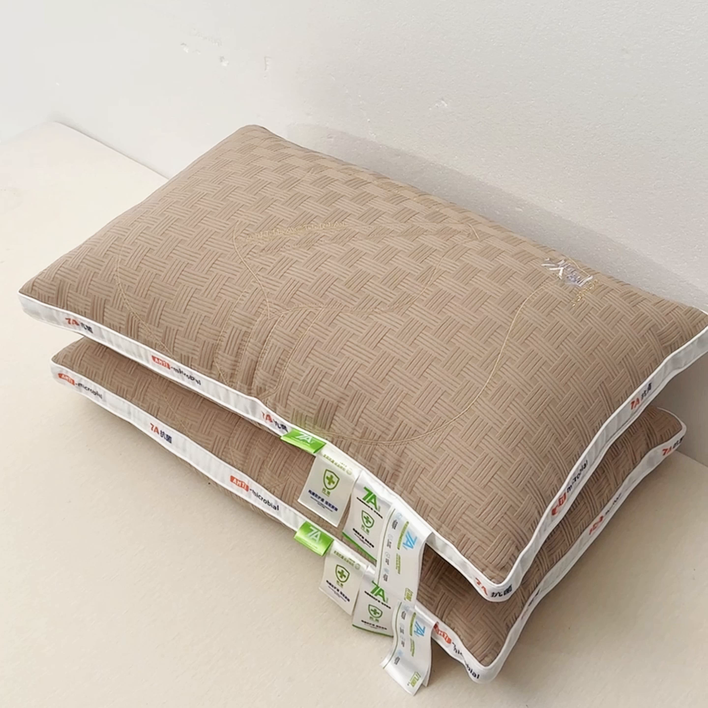 91家纺网 家纺一手货源 找家纺 麦肯锡 2025新款7A抗菌酒店羽丝绒高枕 枕头枕芯 7A抗菌酒店羽丝绒高枕-咖色 48x74cm/只