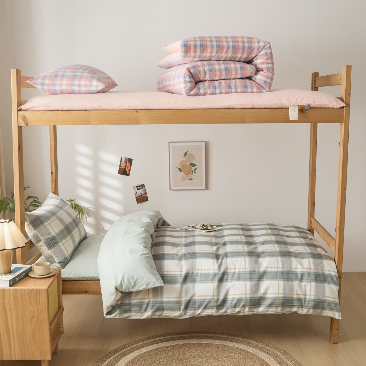 91家纺网 家纺一手货源 找家纺 爱屋及屋 2025新款水洗棉学生季大礼包学生宿舍六件套棉花被+棉花垫子+枕头+三件套一站式全套 韵绿格