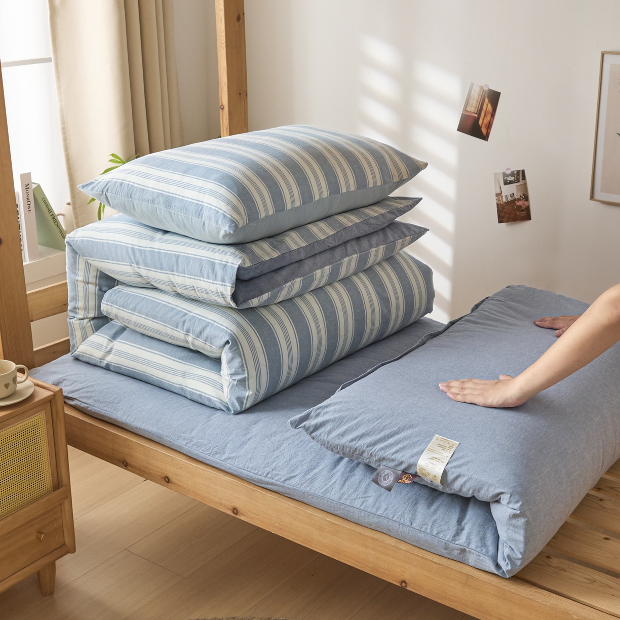 91家纺网 家纺一手货源 找家纺 爱屋及屋 2025新款水洗棉学生季大礼包学生宿舍六件套棉花被+棉花垫子+枕头+三件套一站式全套 左岸蓝