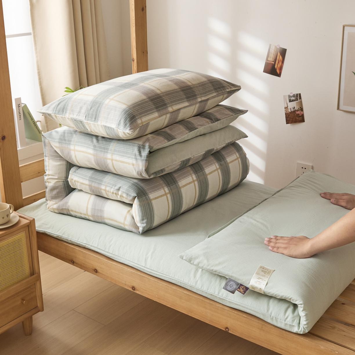 91家纺网 家纺一手货源 找家纺 爱屋及屋 2025新款水洗棉学生季大礼包学生宿舍六件套棉花被+棉花垫子+枕头+三件套一站式全套 韵绿格