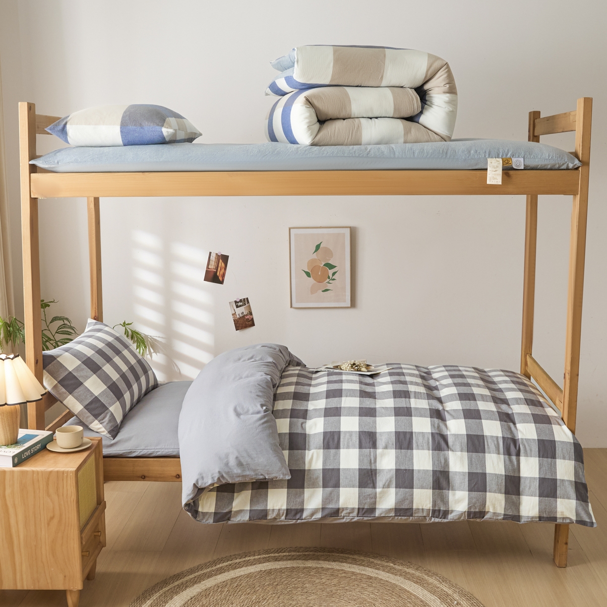 91家纺网 家纺一手货源 找家纺 爱屋及屋 2025新款水洗棉学生季大礼包学生宿舍六件套棉花被+棉花垫子+枕头+三件套一站式全套 灰中格