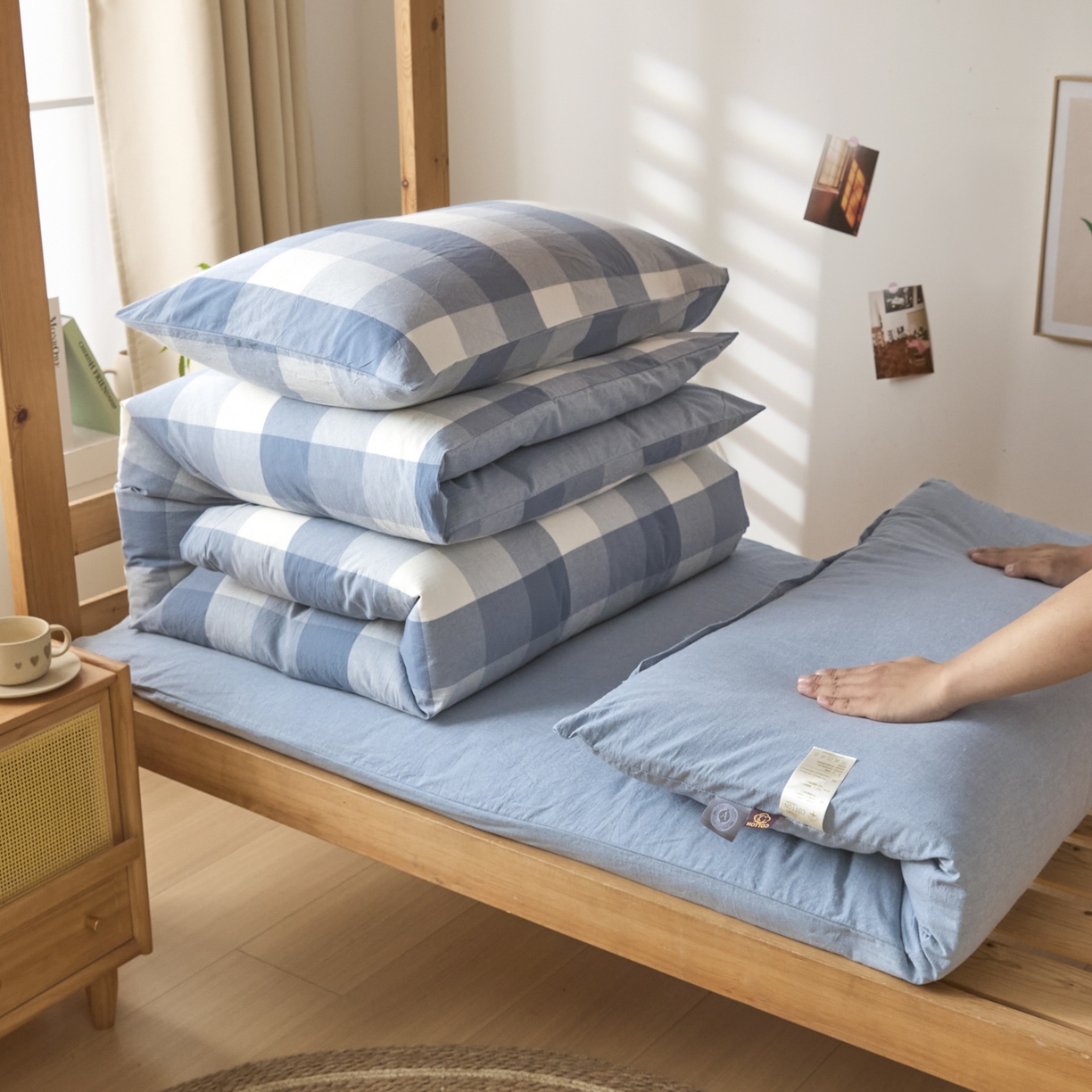 91家纺网 家纺一手货源 找家纺 爱屋及屋 2025新款水洗棉学生季大礼包学生宿舍六件套棉花被+棉花垫子+枕头+三件套一站式全套 蓝中格