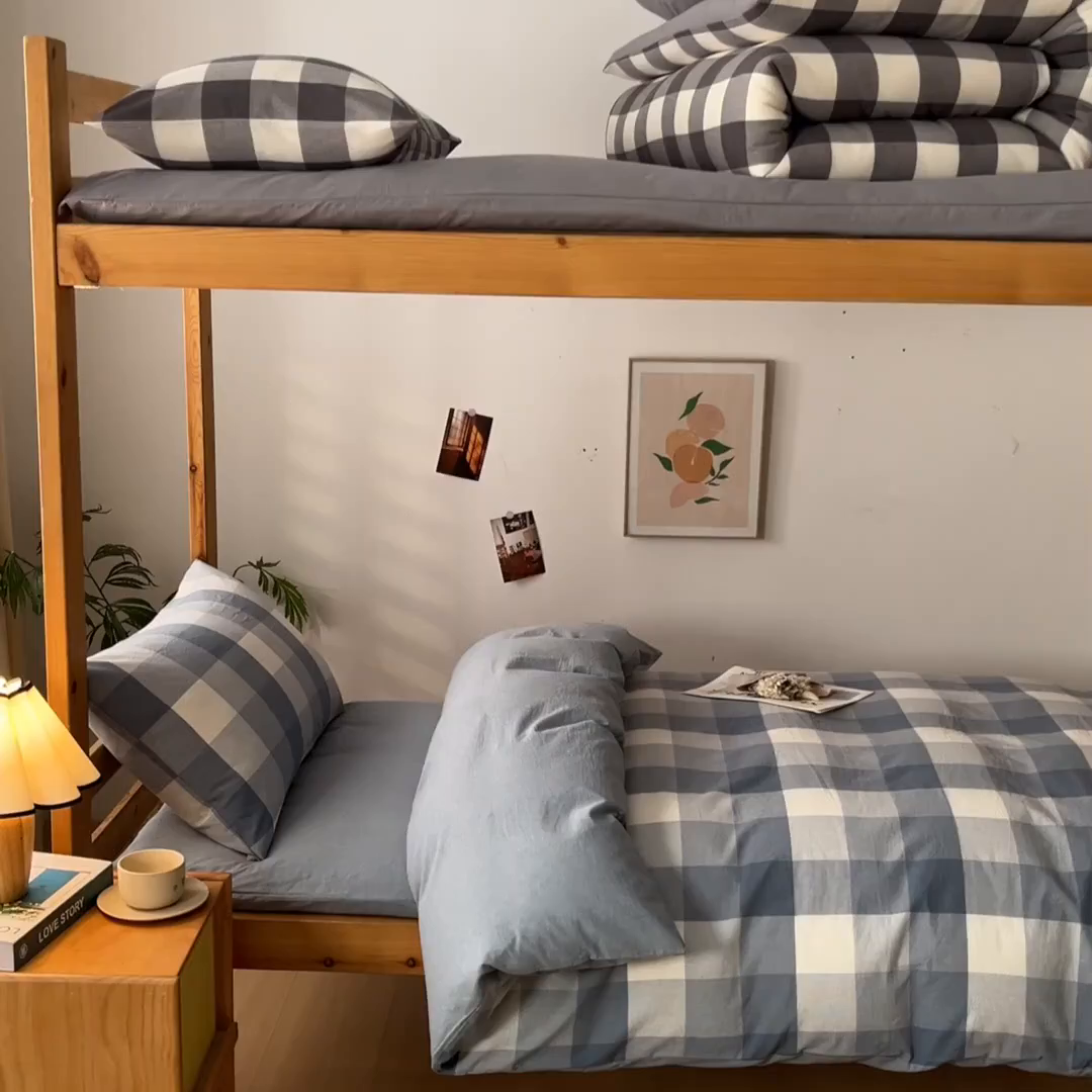 91家纺网 家纺一手货源 找家纺 爱屋及屋 2025新款水洗棉学生季大礼包学生宿舍六件套棉花被+棉花垫子+枕头+三件套一站式全套 蓝中格