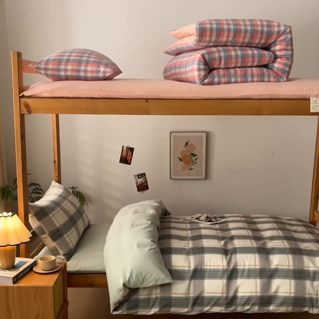 91家纺网 家纺一手货源 找家纺 爱屋及屋 2025新款水洗棉学生季大礼包学生宿舍六件套棉花被+棉花垫子+枕头+三件套一站式全套 韵绿格