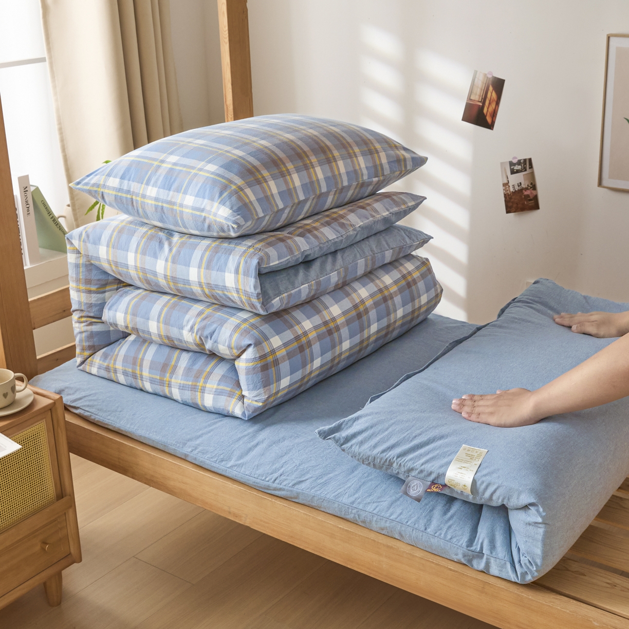 91家纺网 家纺一手货源 找家纺 爱屋及屋 2025新款水洗棉学生季大礼包学生宿舍六件套棉花被+棉花垫子+枕头+三件套一站式全套 简析蓝