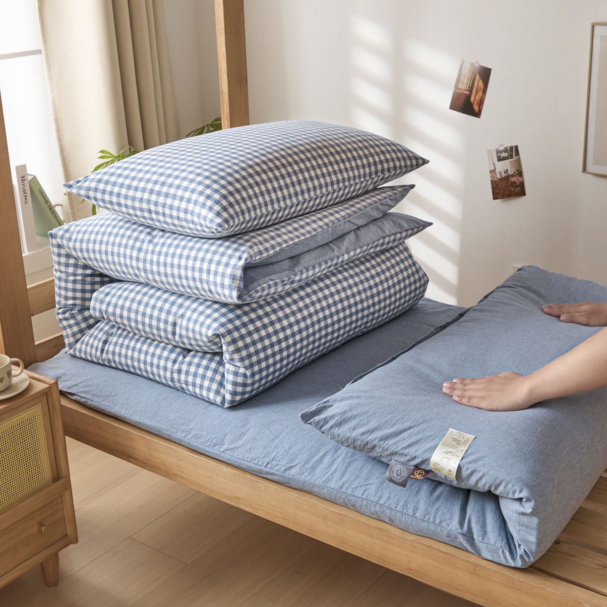 91家纺网 家纺一手货源 找家纺 爱屋及屋 2025新款水洗棉学生季大礼包学生宿舍六件套棉花被+棉花垫子+枕头+三件套一站式全套 蓝小格