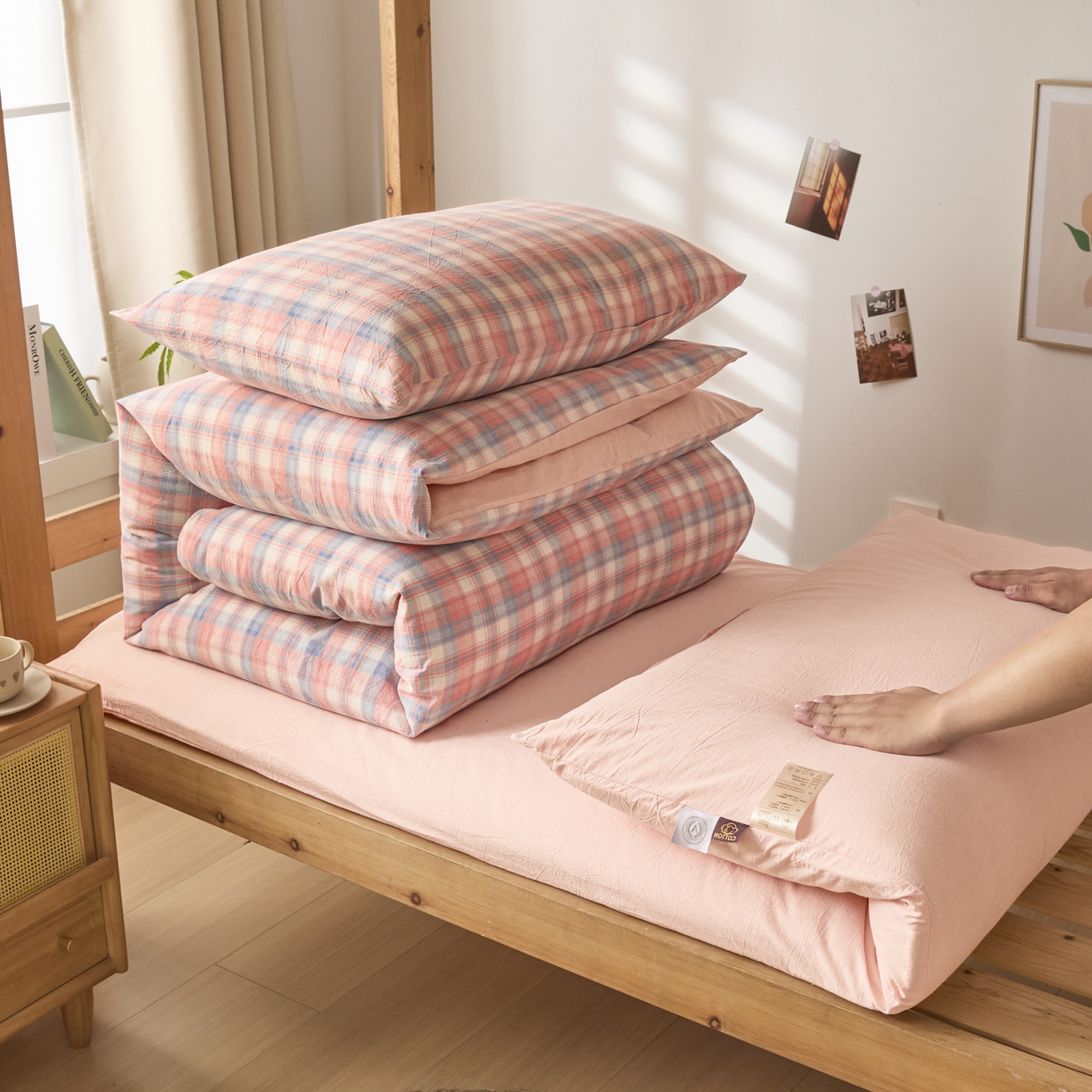 91家纺网 家纺一手货源 找家纺 爱屋及屋 2025新款水洗棉学生季大礼包学生宿舍六件套棉花被+棉花垫子+枕头+三件套一站式全套 清新格