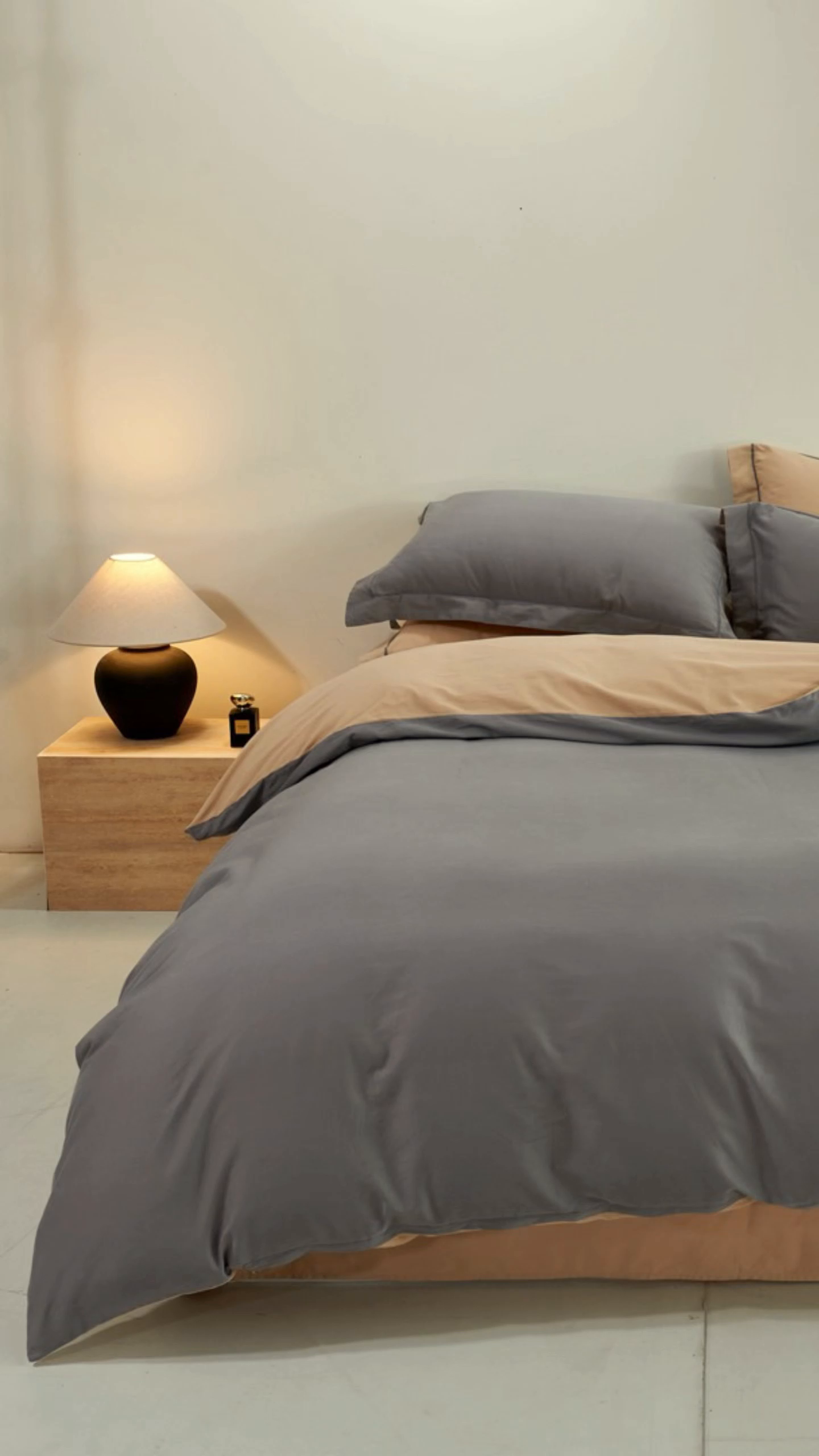 91家纺网 家纺一手货源 找家纺 沃尔居 2025新款全棉磨毛四件套正宗加厚长绒棉贡缎100%纯棉四件套（含买家秀）-莫兰迪 莫兰迪-高级灰拼卡其